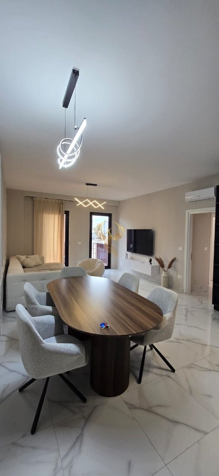 Affittasi super appartamento 3+1+2+2 balconi, al Garden Building.