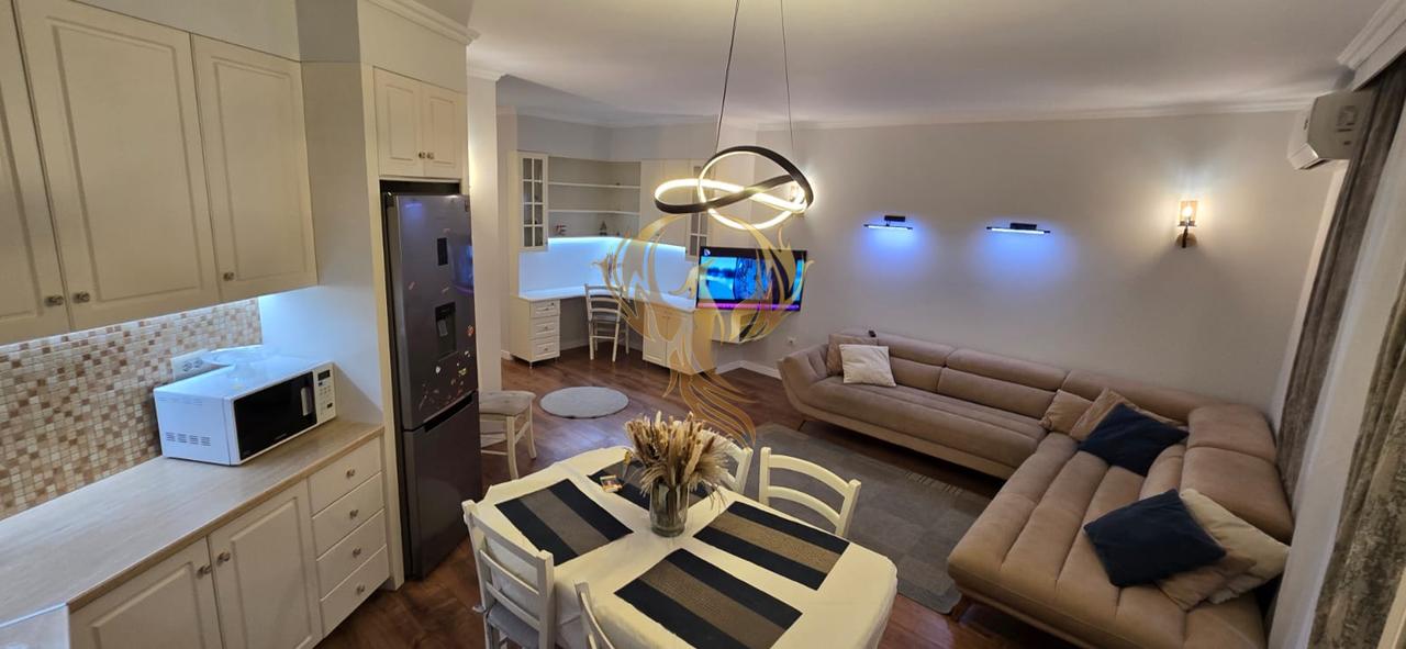 Si affitta super appartamento 3+2+2 balconi a Kodra Diellit