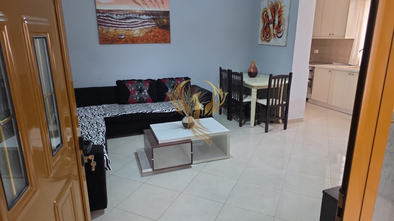 Jepet me qera Hyrje 1+1+Aneks ne Xhamllik