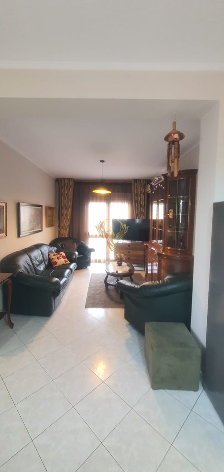 Jepet me qera hyrje 2+1+Bllk, Ali Demi