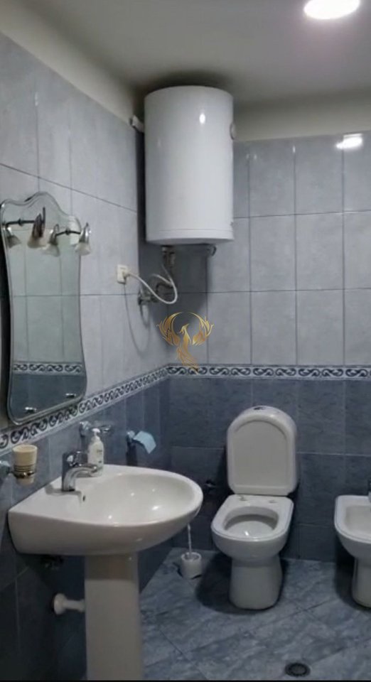 For rent: 2+1+2 balcony apartment in Komuna e Parisit.