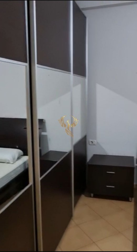 For rent: 2+1+2 balcony apartment in Komuna e Parisit.