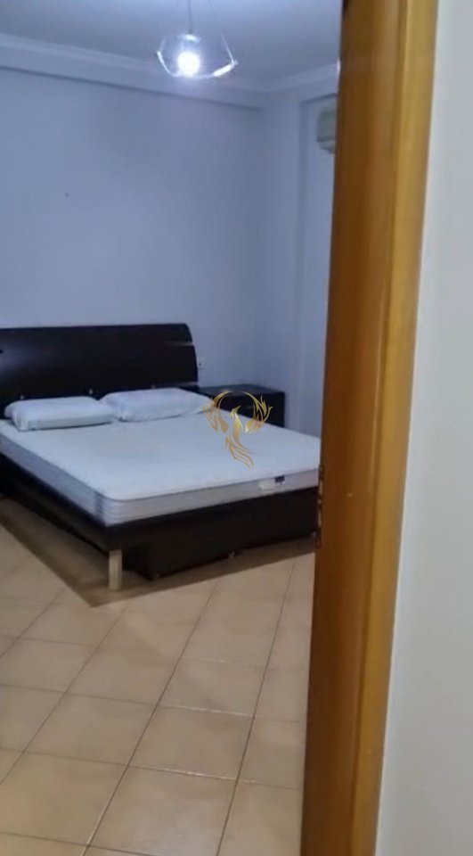 For rent: 2+1+2 balcony apartment in Komuna e Parisit.