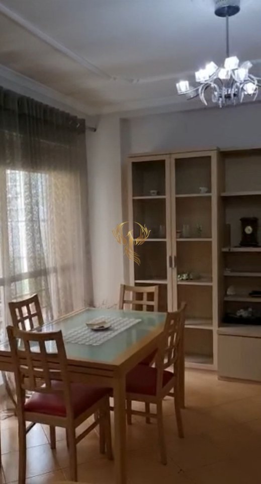 For rent: 2+1+2 balcony apartment in Komuna e Parisit.