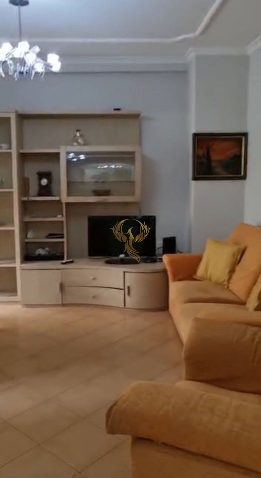 For rent: 2+1+2 balcony apartment in Komuna e Parisit.