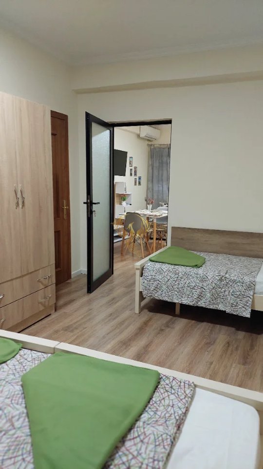 Jepet me qira Apartament 1+1 ne Myslym Shyr  (boshatiset dhe jepet dhe per Zyre).