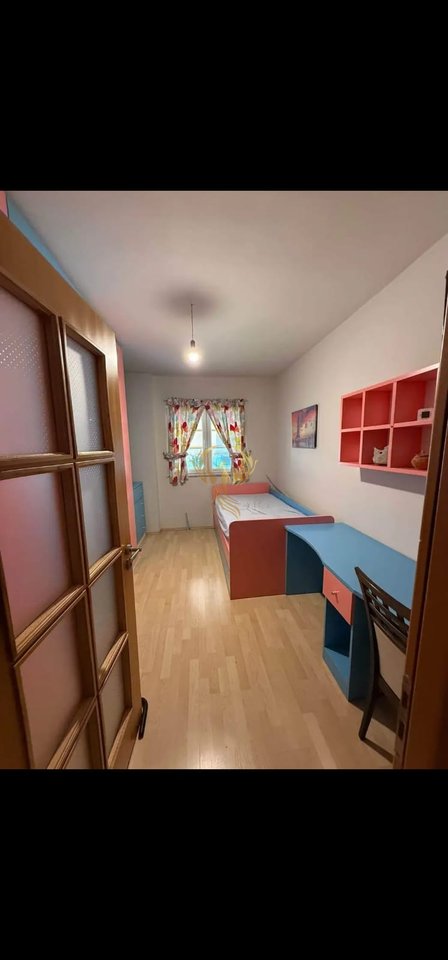 Jepet me qera Apartament 2+1 te Blv. Bajram Curri