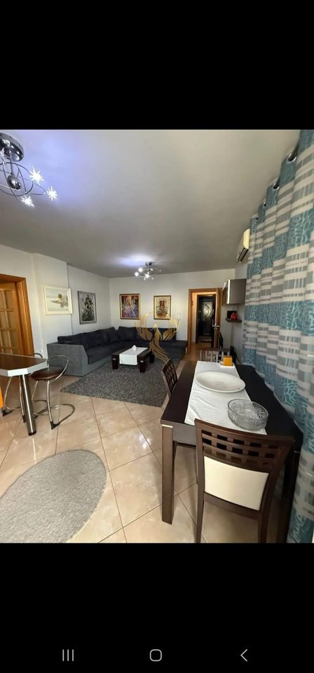 Jepet me qera Apartament 2+1 te Blv. Bajram Curri