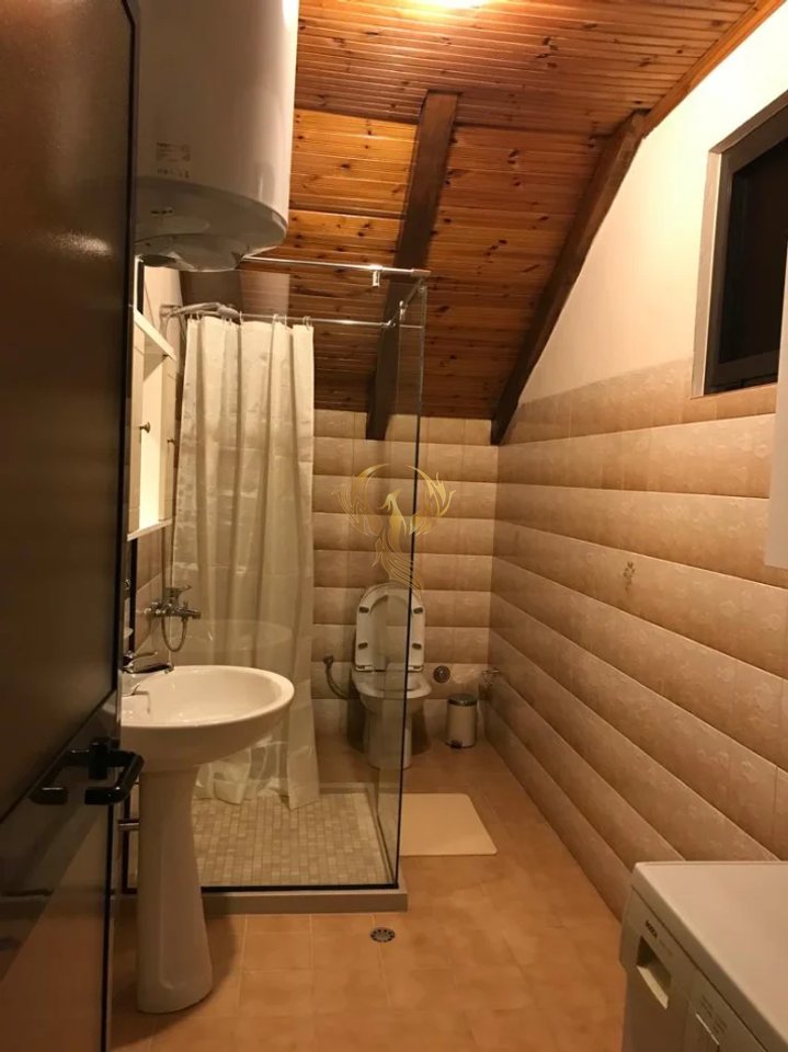 For rent Entrance 3+1 in Xhamllik