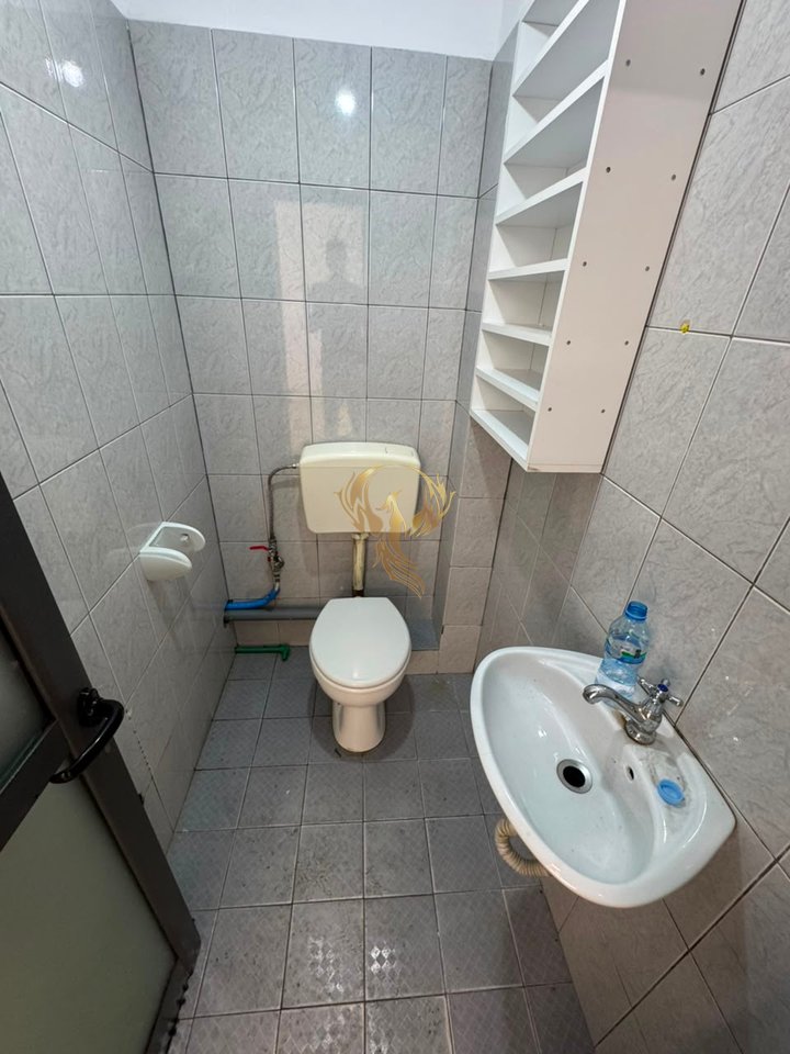 Locale Commerciale Duplex in affitto a Myslym Shyri