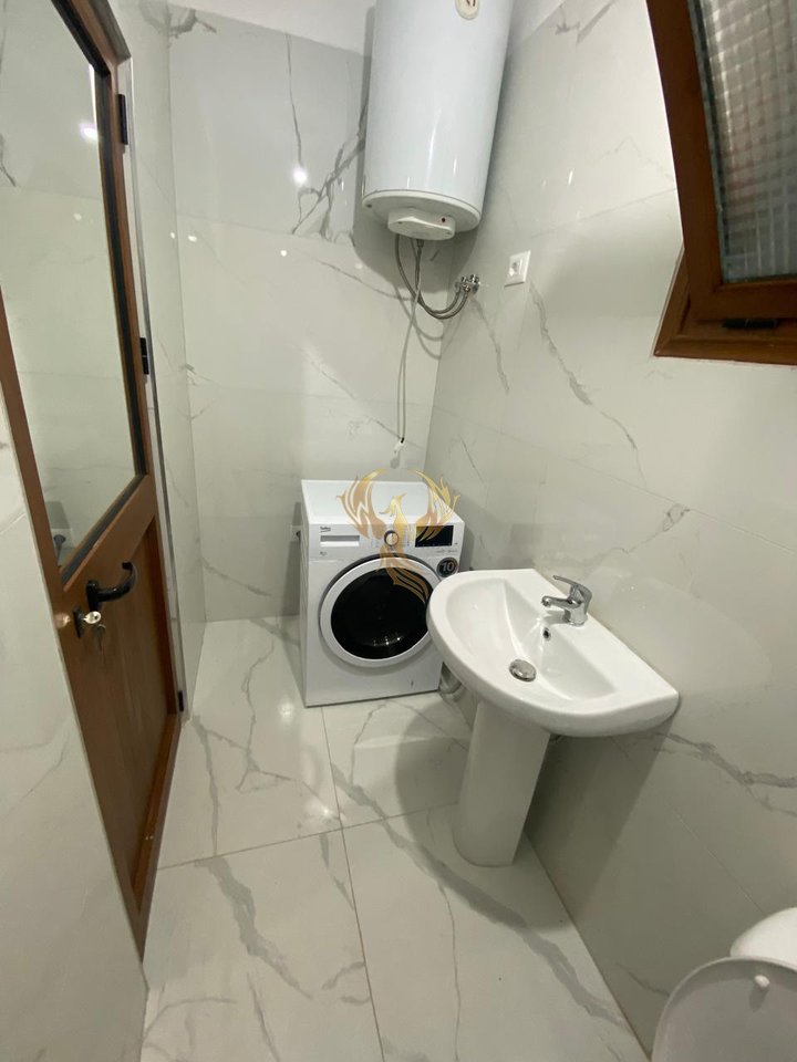 For Rent Entrance 1+1+parking possibility in Old Sauk