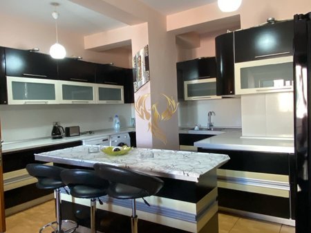 Jepet me qera apartament 2+1 tek Selvia