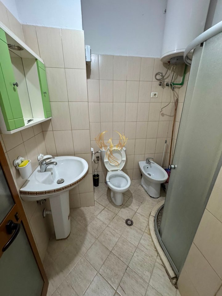 Jepet me qera hyrje 1+1 tek Qytet Studenti