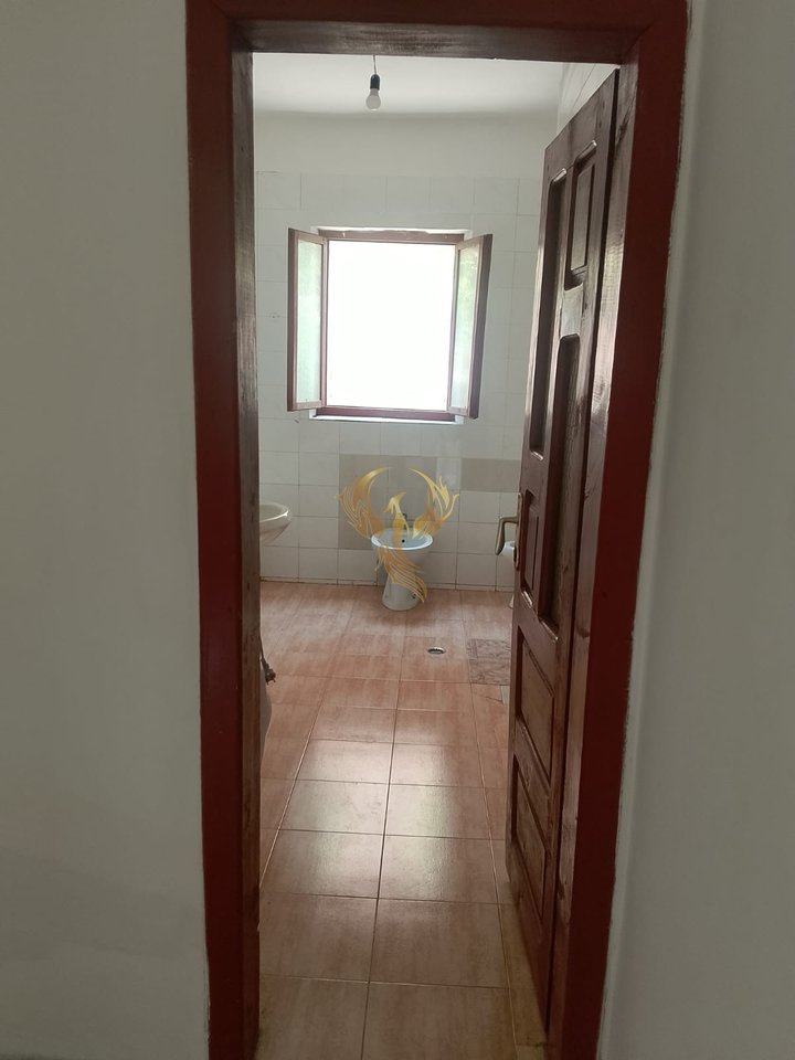 Jepet me qera Hyrje 2+1 te Tregu Elektrik