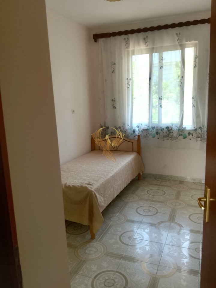 Jepet me qera Hyrje 2+1 te Tregu Elektrik