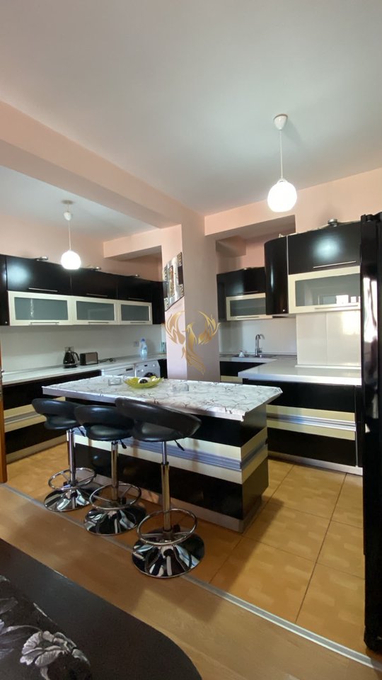 Jepet me qera apartament 2+1 tek Selvia