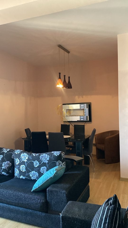 Jepet me qera apartament 2+1 tek Selvia