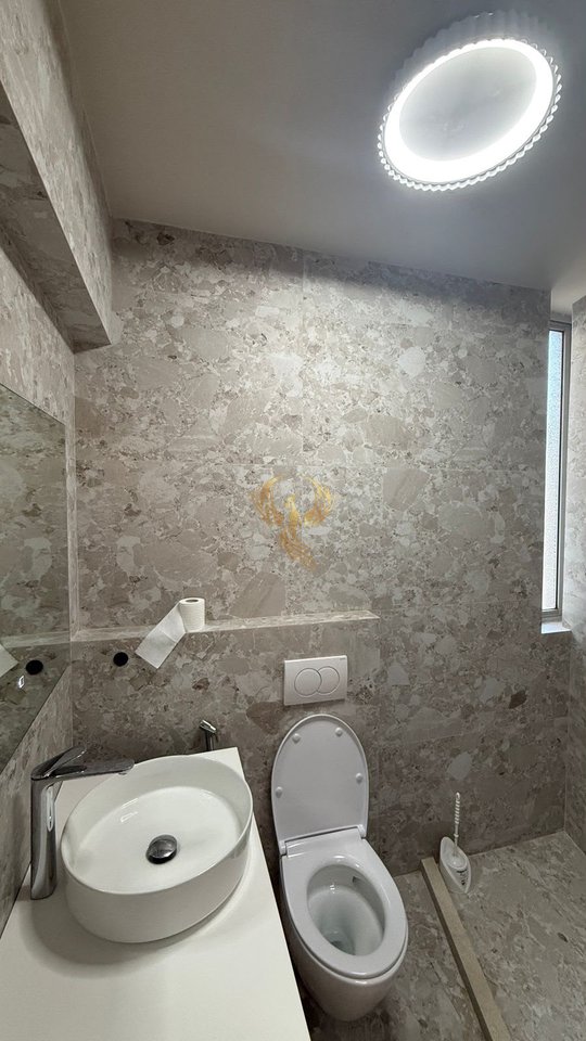Jepet me Qera Apartament 1+1 mbrapa Maternitetit te Ri
