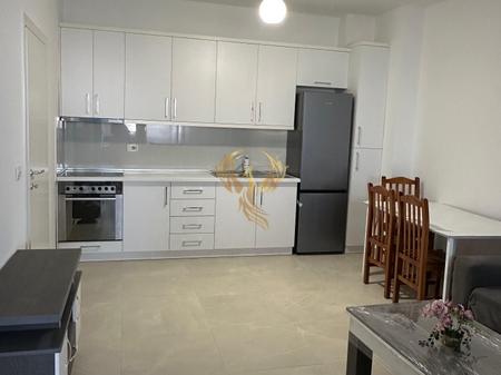 Jepet me qera Apartament 2+1 te 21 Dhjetori