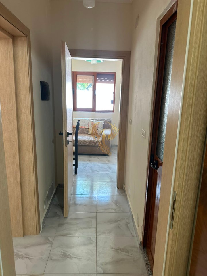 Jepet me qira shtepi private  2+1 ne Shkoze