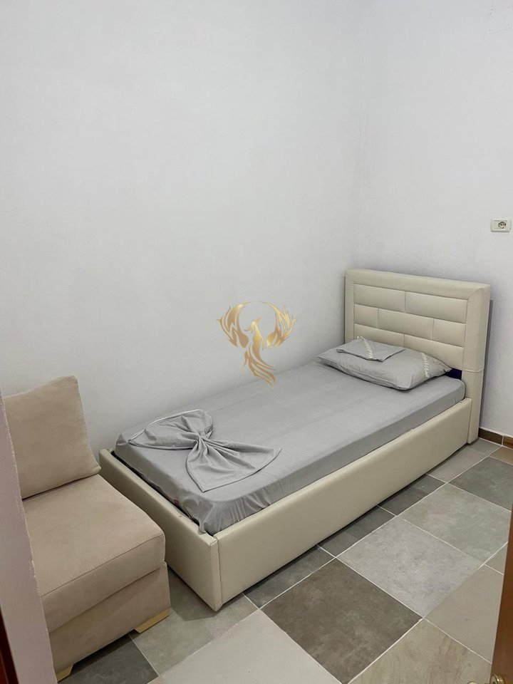 Jepet me qera Shtepi private  2+1 ne 5 Maj