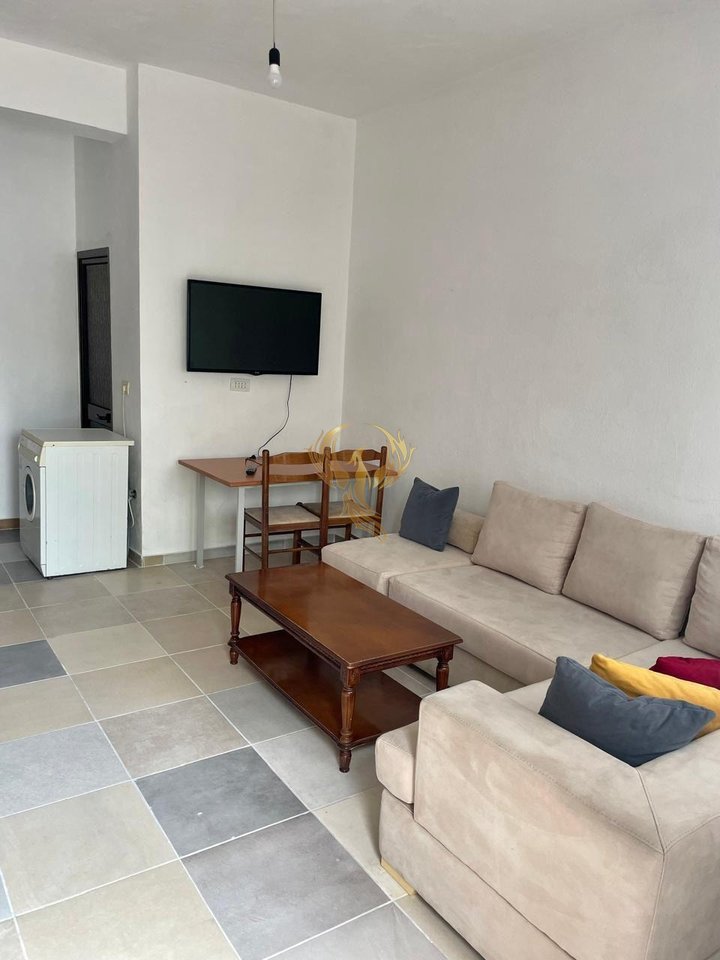 Jepet me qera Shtepi private  2+1 ne 5 Maj