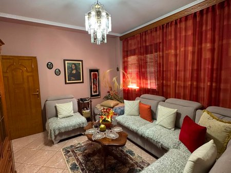 Jepet me Qera Apartament 2+1+2 tek rruga Islam Alla
