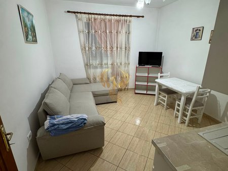 Entrance 1+1 for rent near American Hospital 2