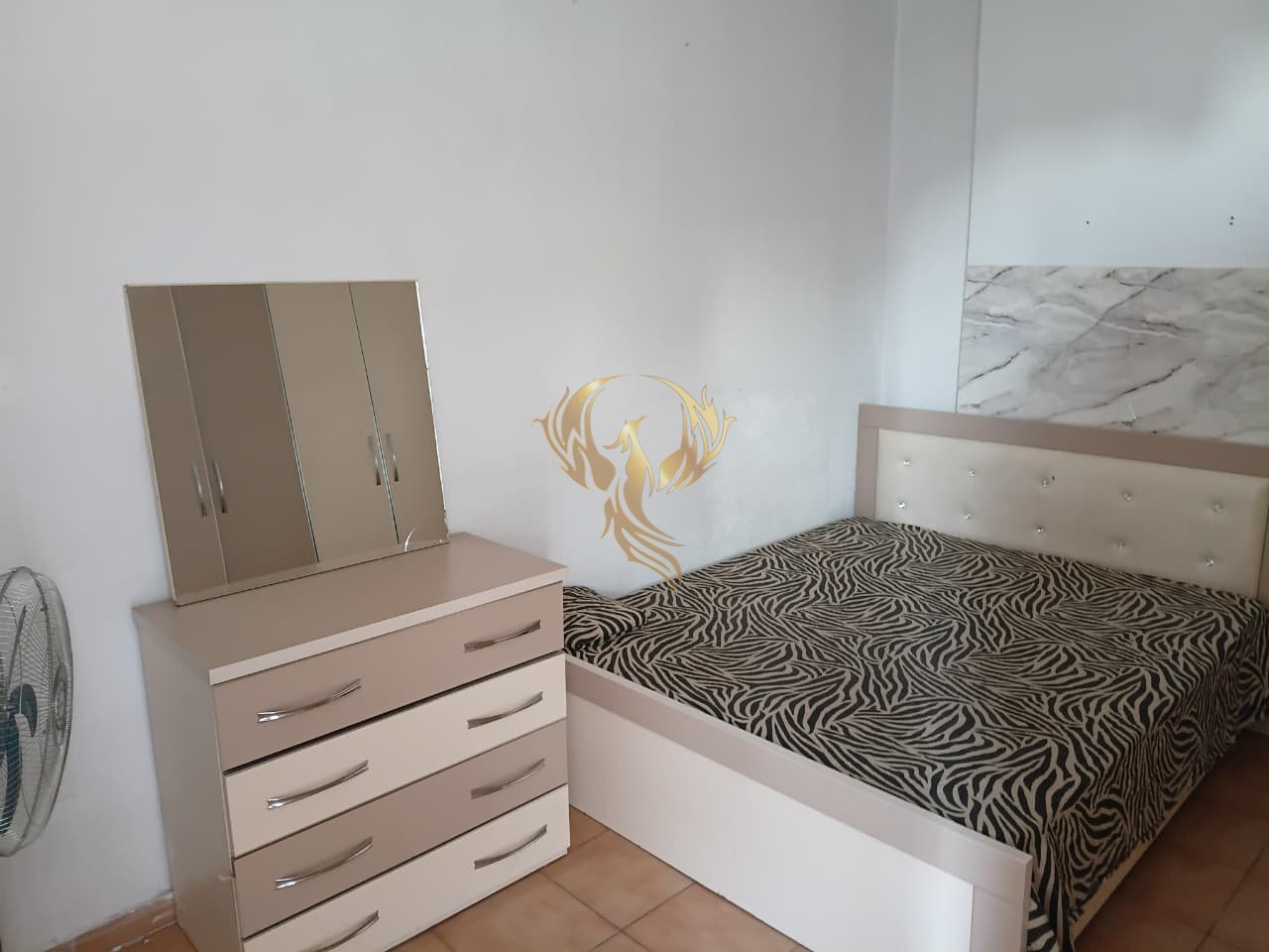 Jepet me qira Hyrje 2+1 Pallati me shigjeta