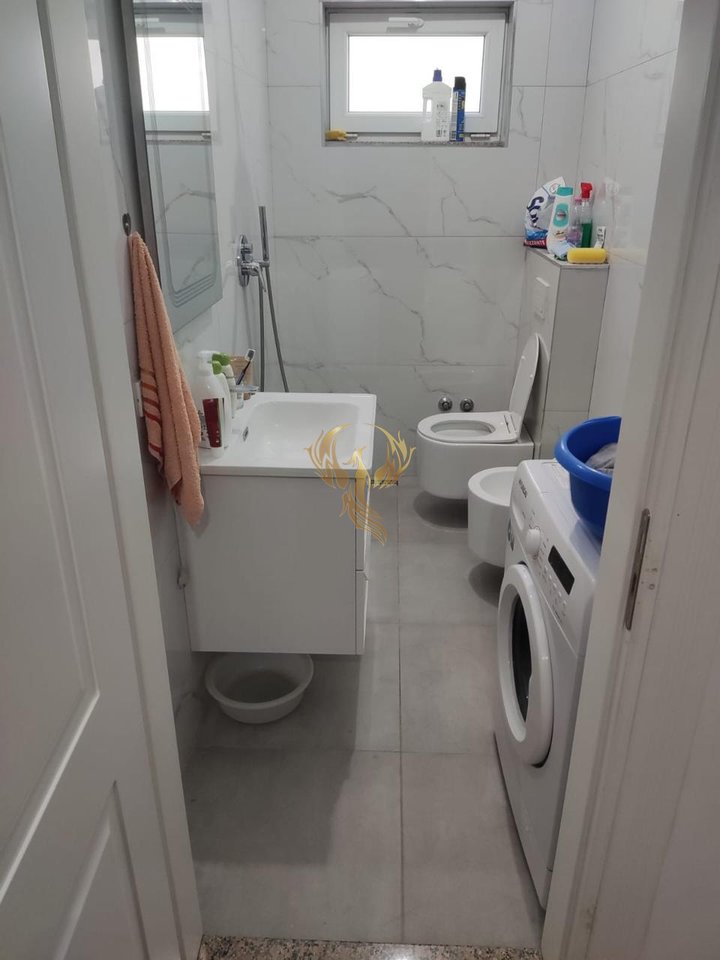 Jepet me qira Hyrje 1+1 në Porcelan