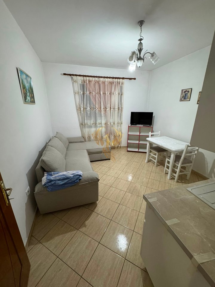Entrance 1+1 for rent near American Hospital 2