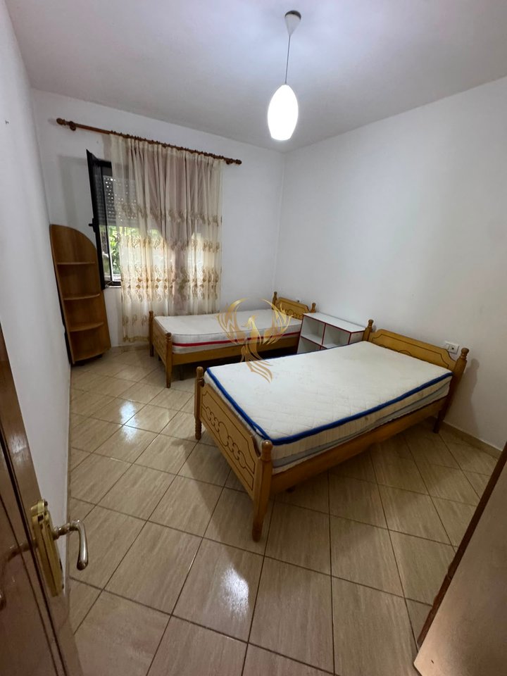 Entrance 1+1 for rent near American Hospital 2