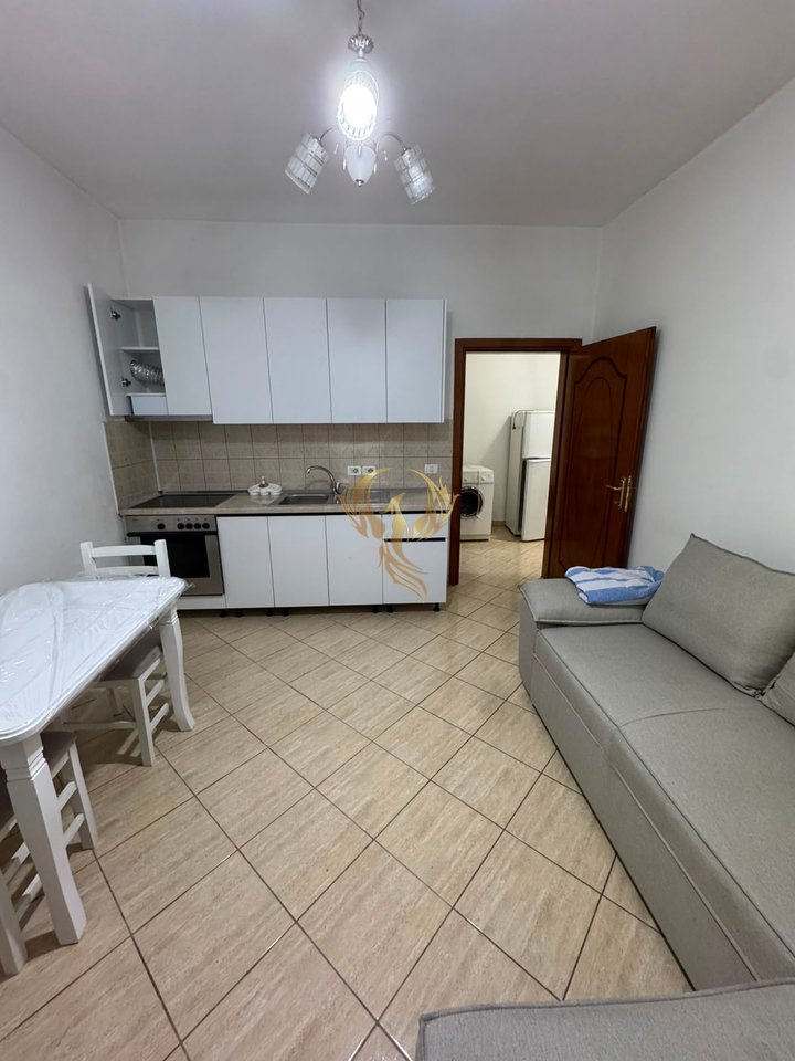 Entrance 1+1 for rent near American Hospital 2