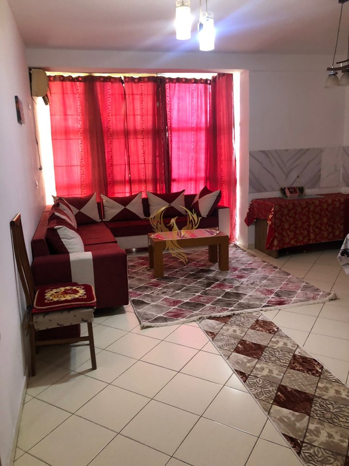 Jepet me qira Apartament 1+1 Astir