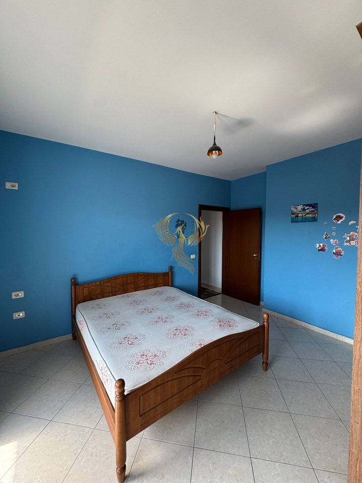 Affittasi appartamento 2+1+2+3 ad Astir vicino a 2 rotatorie.