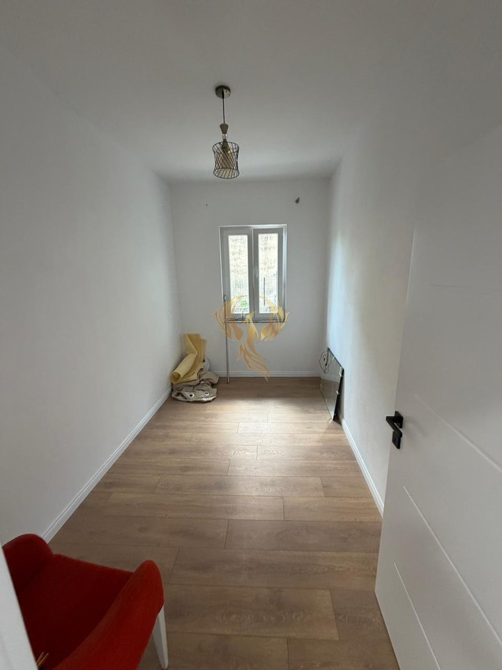 For rent Entrance 2+1+Parking near Kodra Priftit