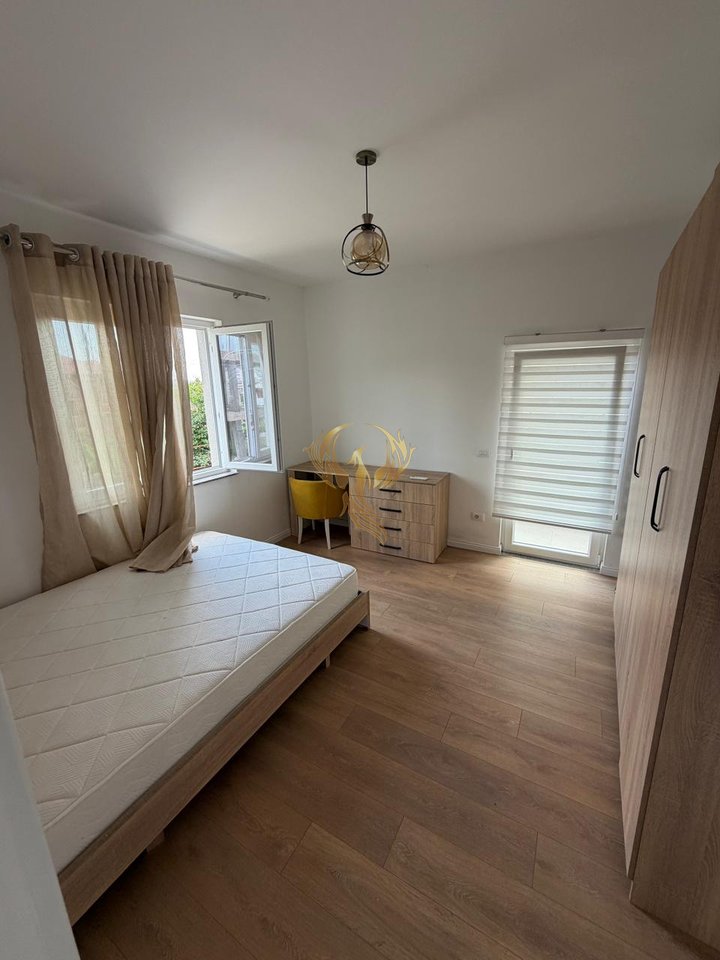 For rent Entrance 2+1+Parking near Kodra Priftit