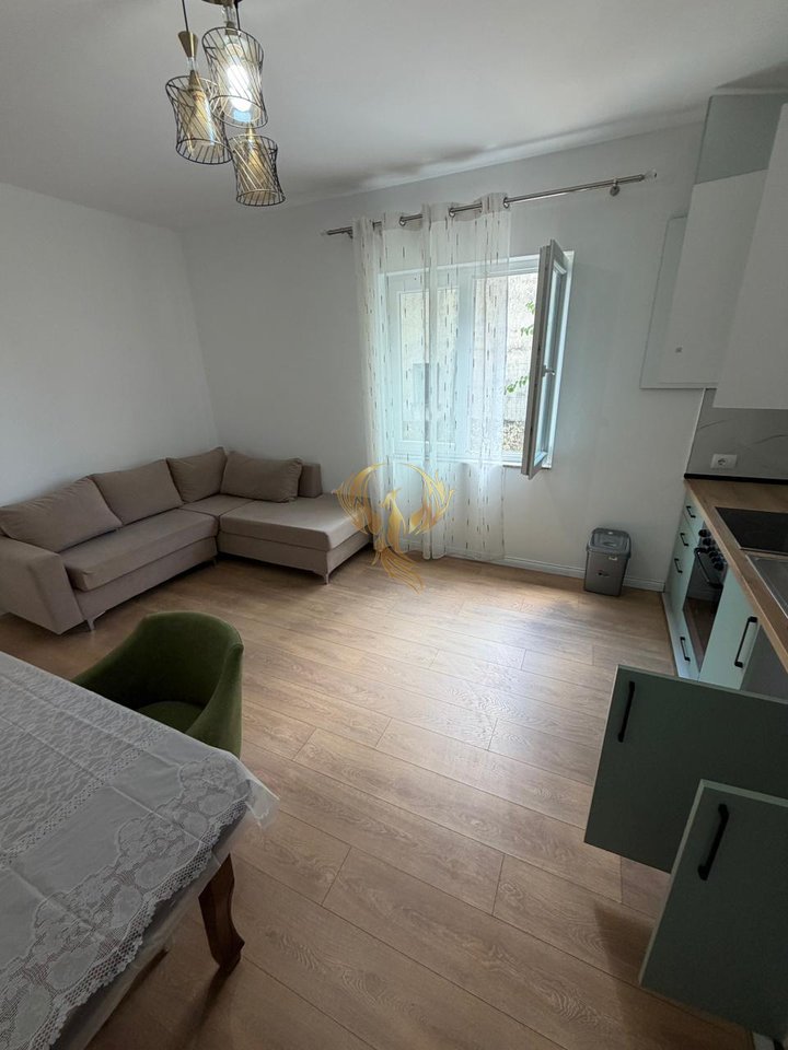 For rent Entrance 2+1+Parking near Kodra Priftit