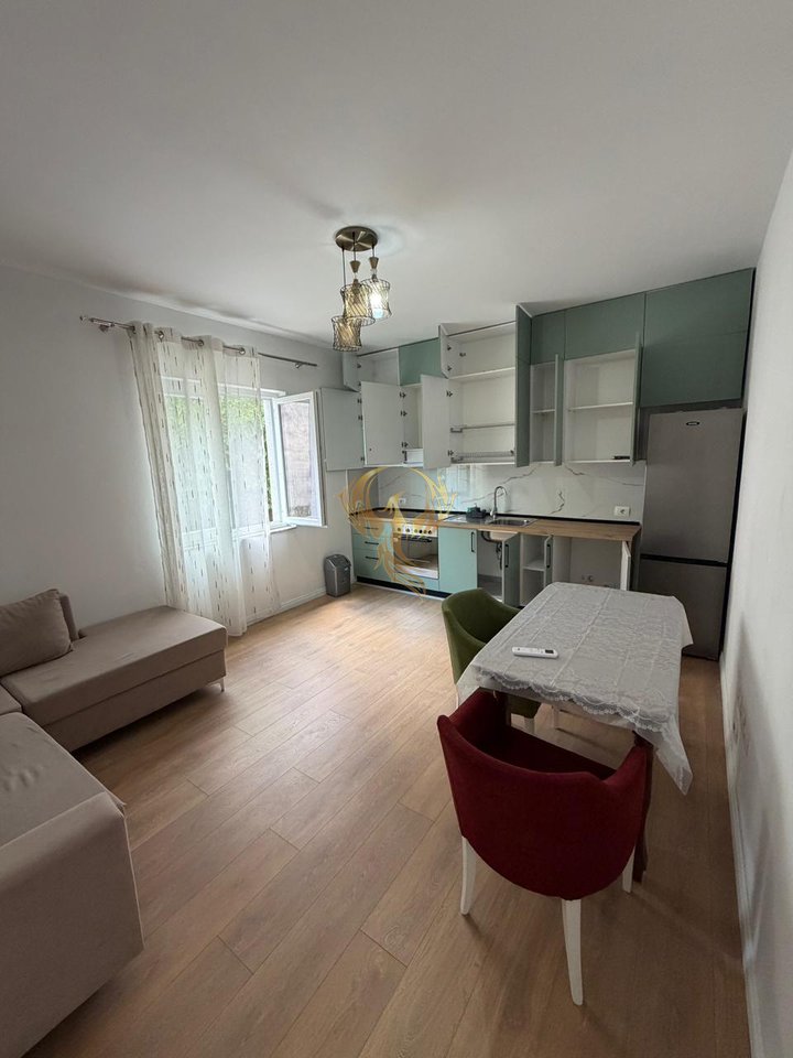 For rent Entrance 2+1+Parking near Kodra Priftit