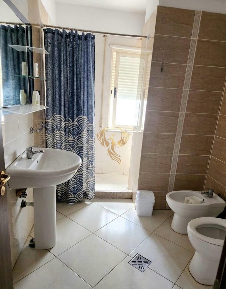 Jepet me qera Apartament 2+1 te Bulevardi i Ri