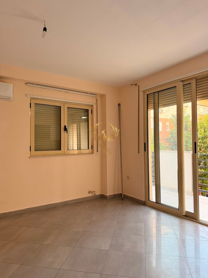Locale commerciale in affitto presso Kristal Center