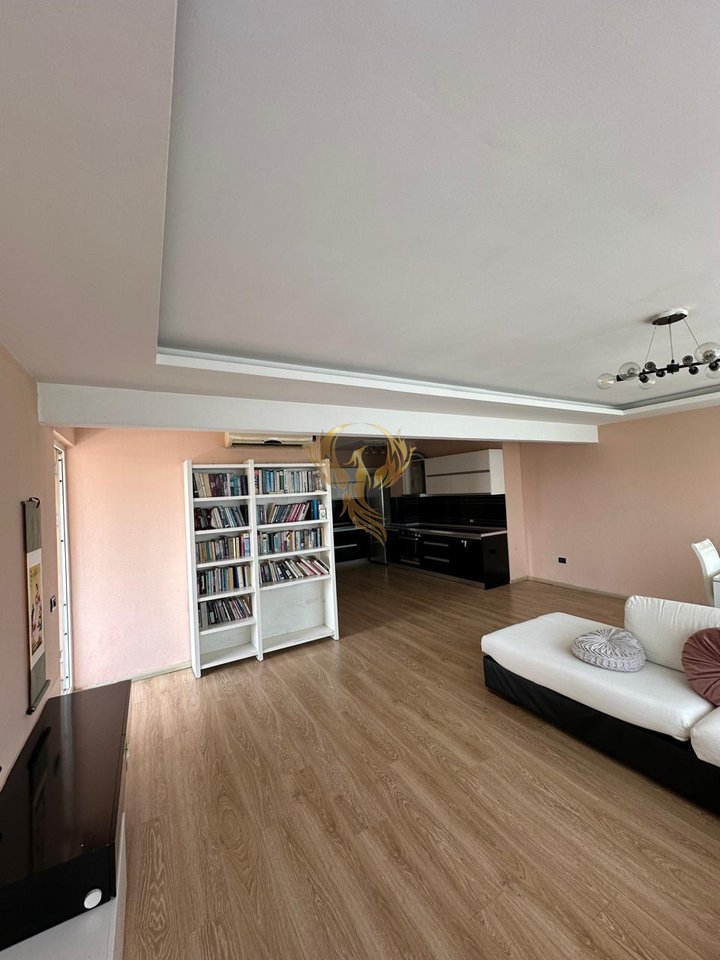 Affittasi appartamento 2+1+deposito presso l'ex piazza Shqiponja