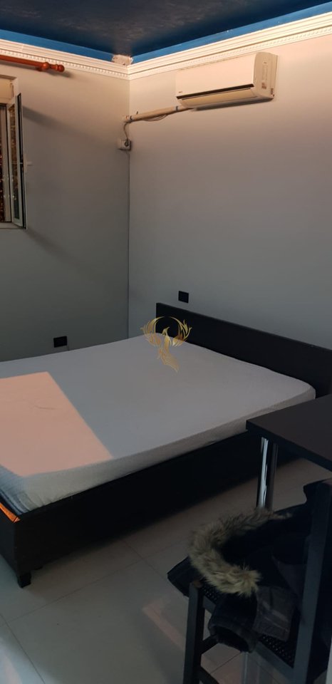 Jepet me qera Apartament 1+1 , tek Pallati me Shigjeta