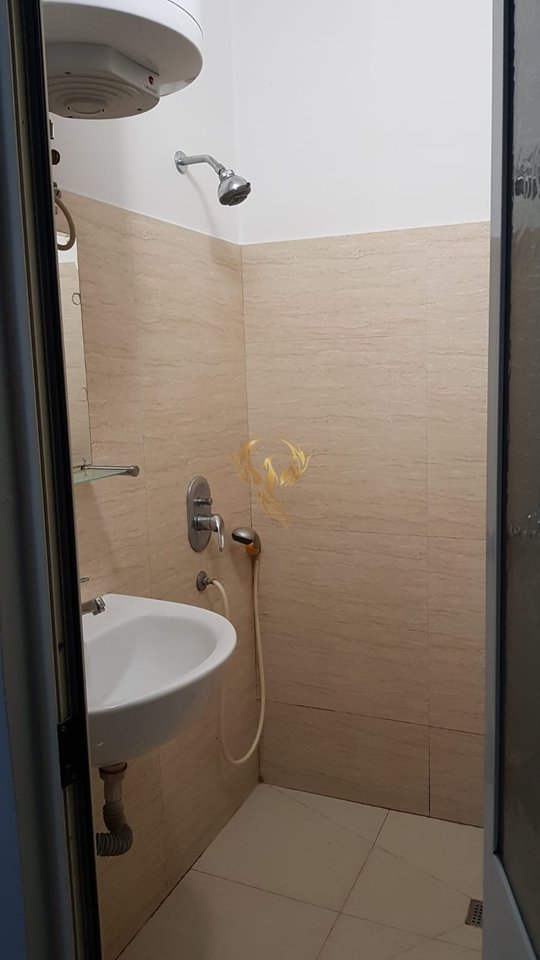 Jepet me qera Apartament 1+1 , tek Pallati me Shigjeta