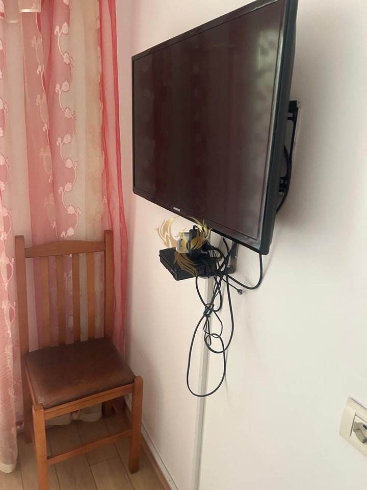 Jepet me qera hyrje 1+1 tek Komuna e Parisit