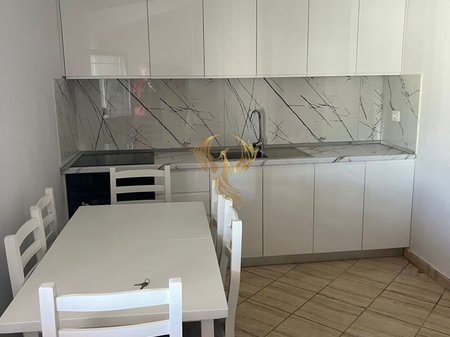 Jepet me qira hyrje 2+1 ne Paskuqan