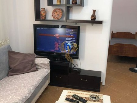 Jepet me qira Garsoniere e adaptuar 1+1 tek Komuna Parisit