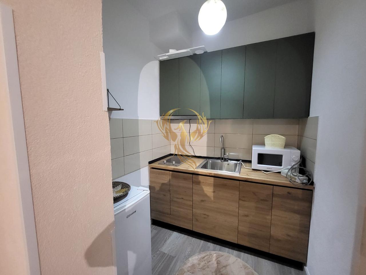 Jepet me qera apartament 1+1 në Qendër