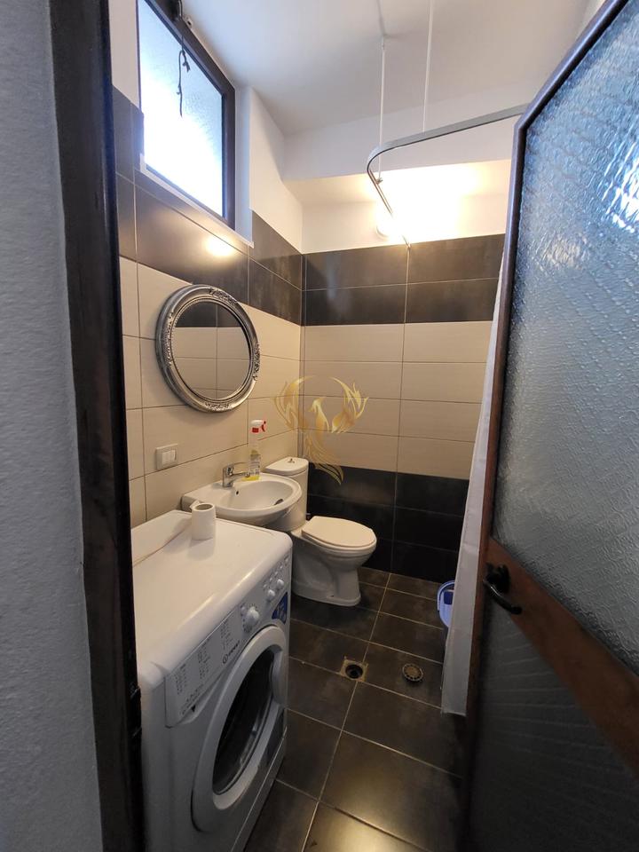 Jepet me qera apartament 1+1 në Qendër