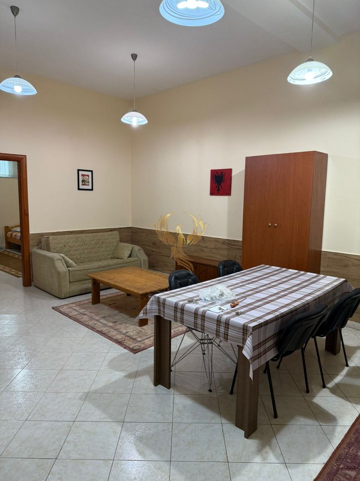 Jepet me qera Hyrje  1+1,tek Amerikan 2